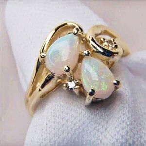 10KT Yellow Gold, Opal & Diamonds Vintage Estate Ring
